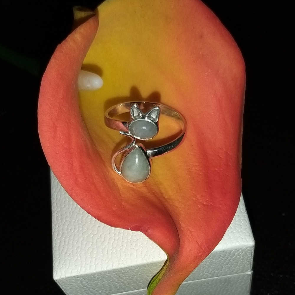 Silver ring made with jade stone (925)